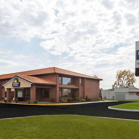 Days Inn By Wyndham Utica Ngoại thất bức ảnh
