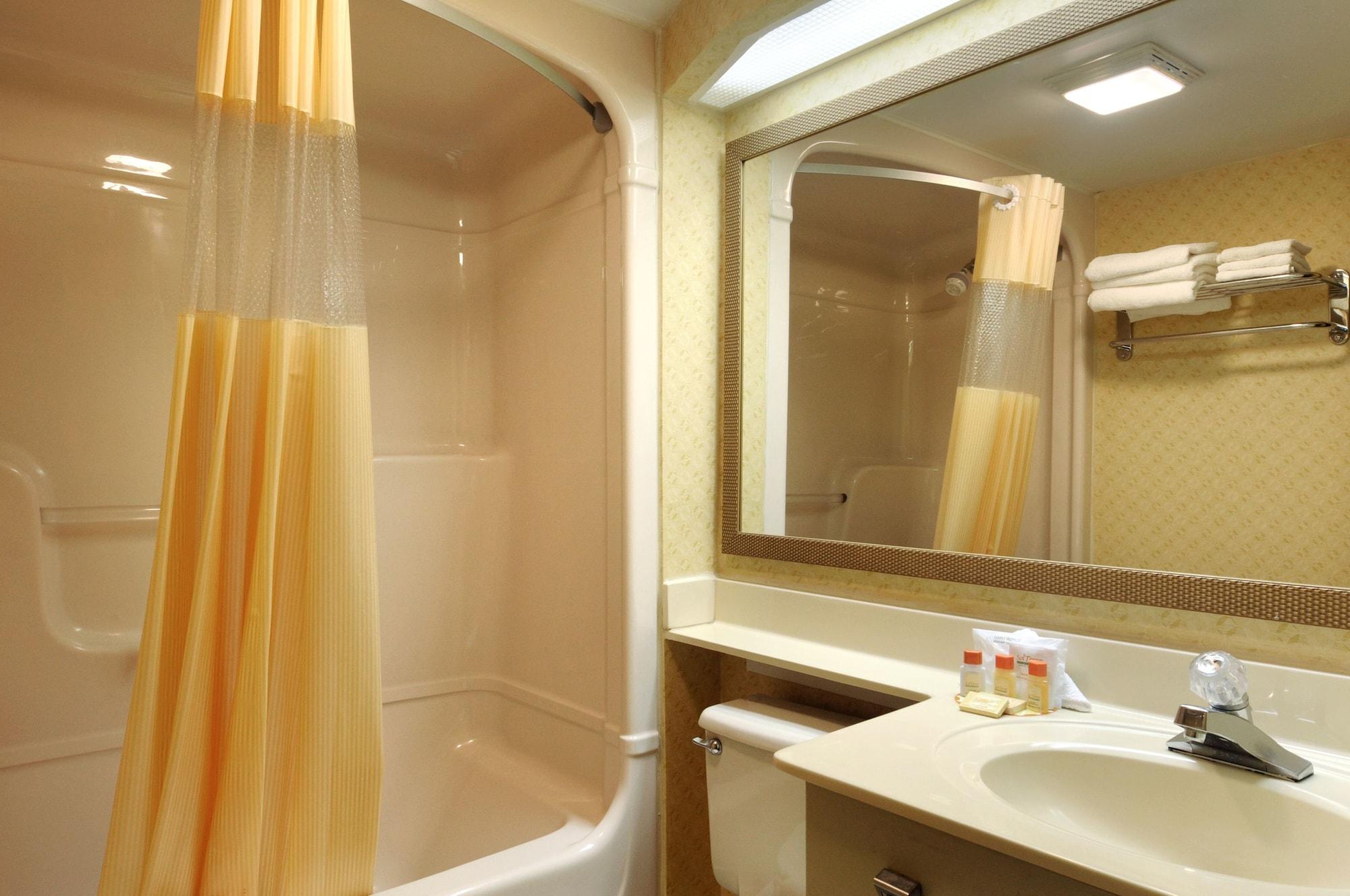 Days Inn By Wyndham Utica Ngoại thất bức ảnh