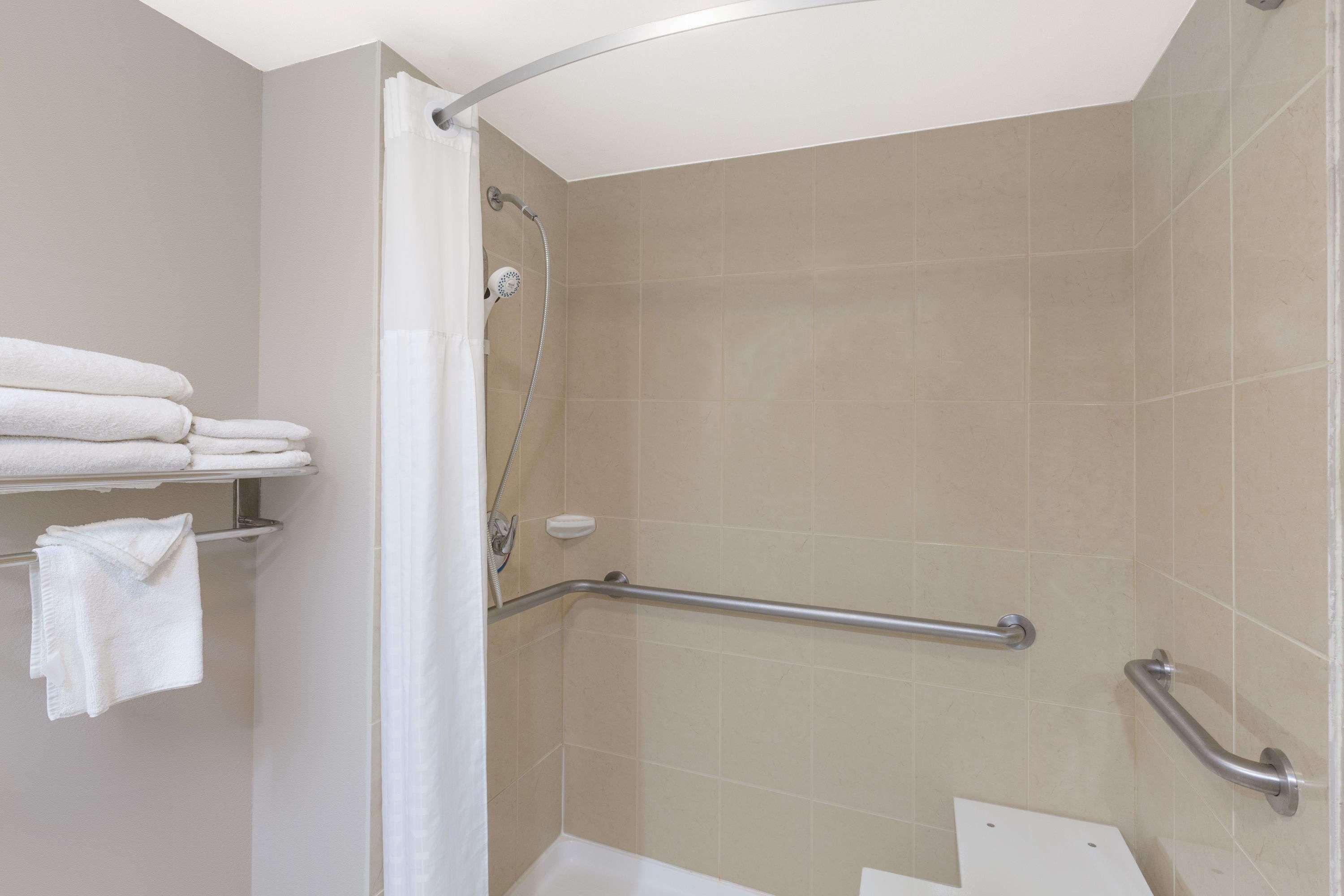 Days Inn By Wyndham Utica Ngoại thất bức ảnh