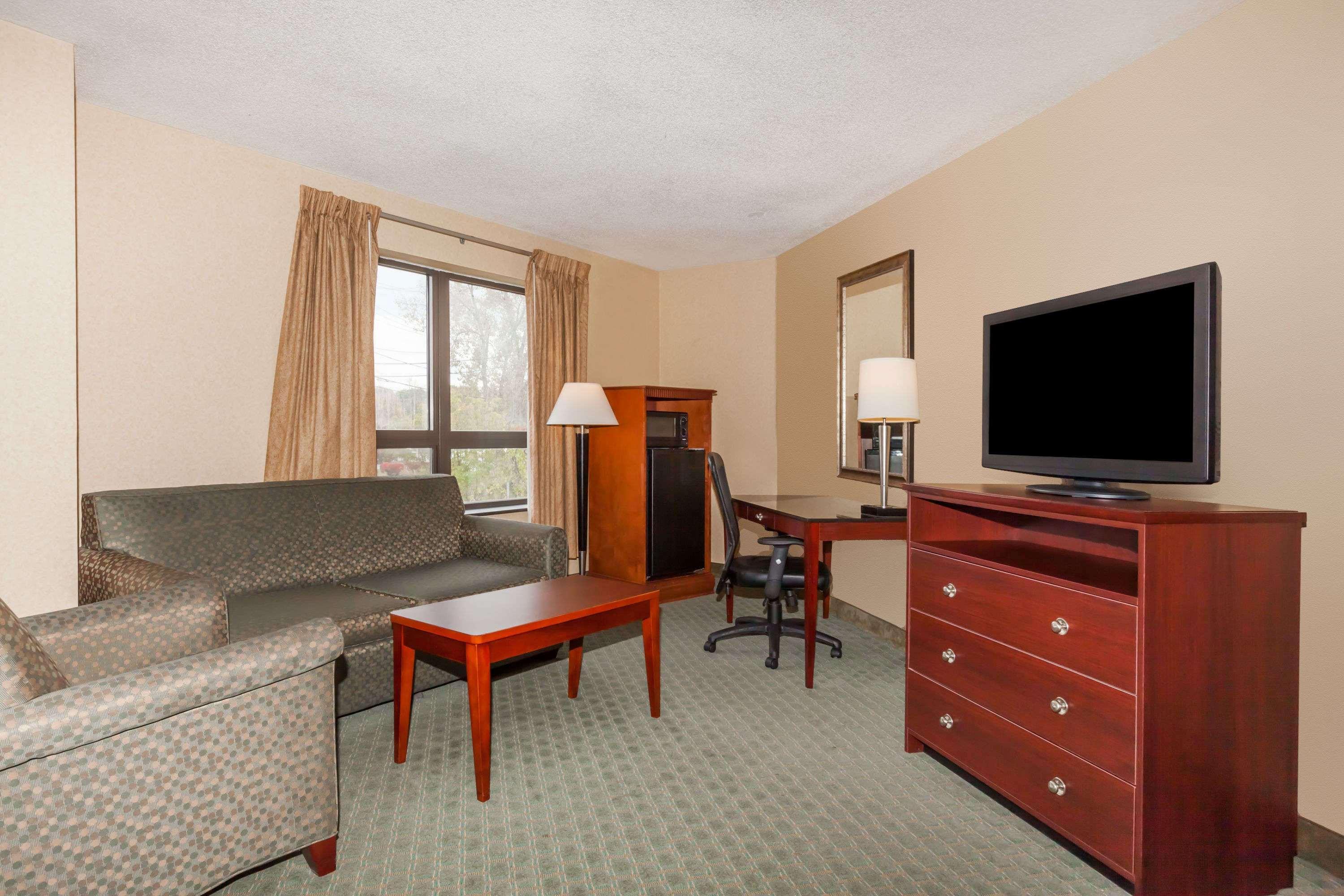 Days Inn By Wyndham Utica Ngoại thất bức ảnh