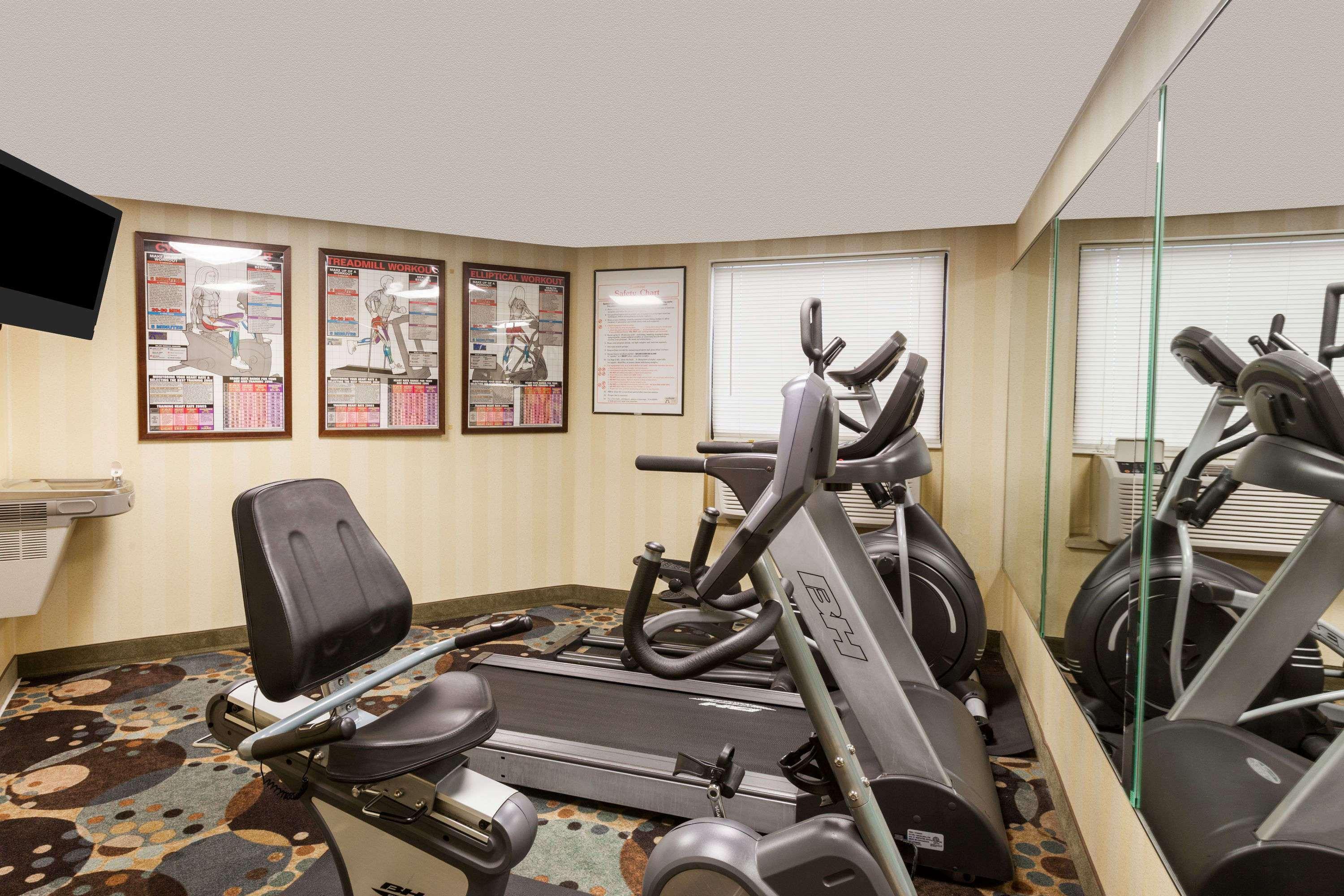 Days Inn By Wyndham Utica Ngoại thất bức ảnh