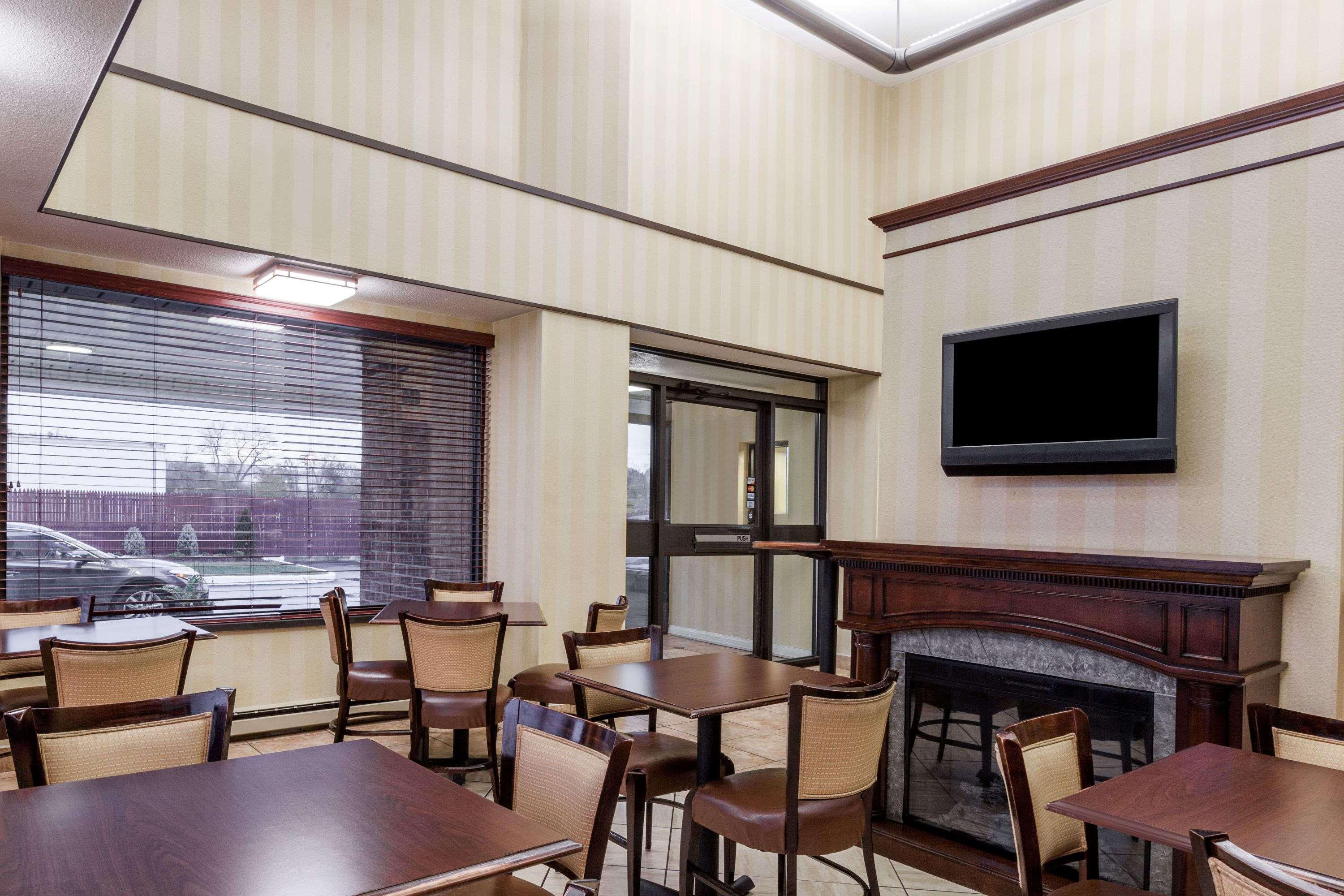 Days Inn By Wyndham Utica Ngoại thất bức ảnh