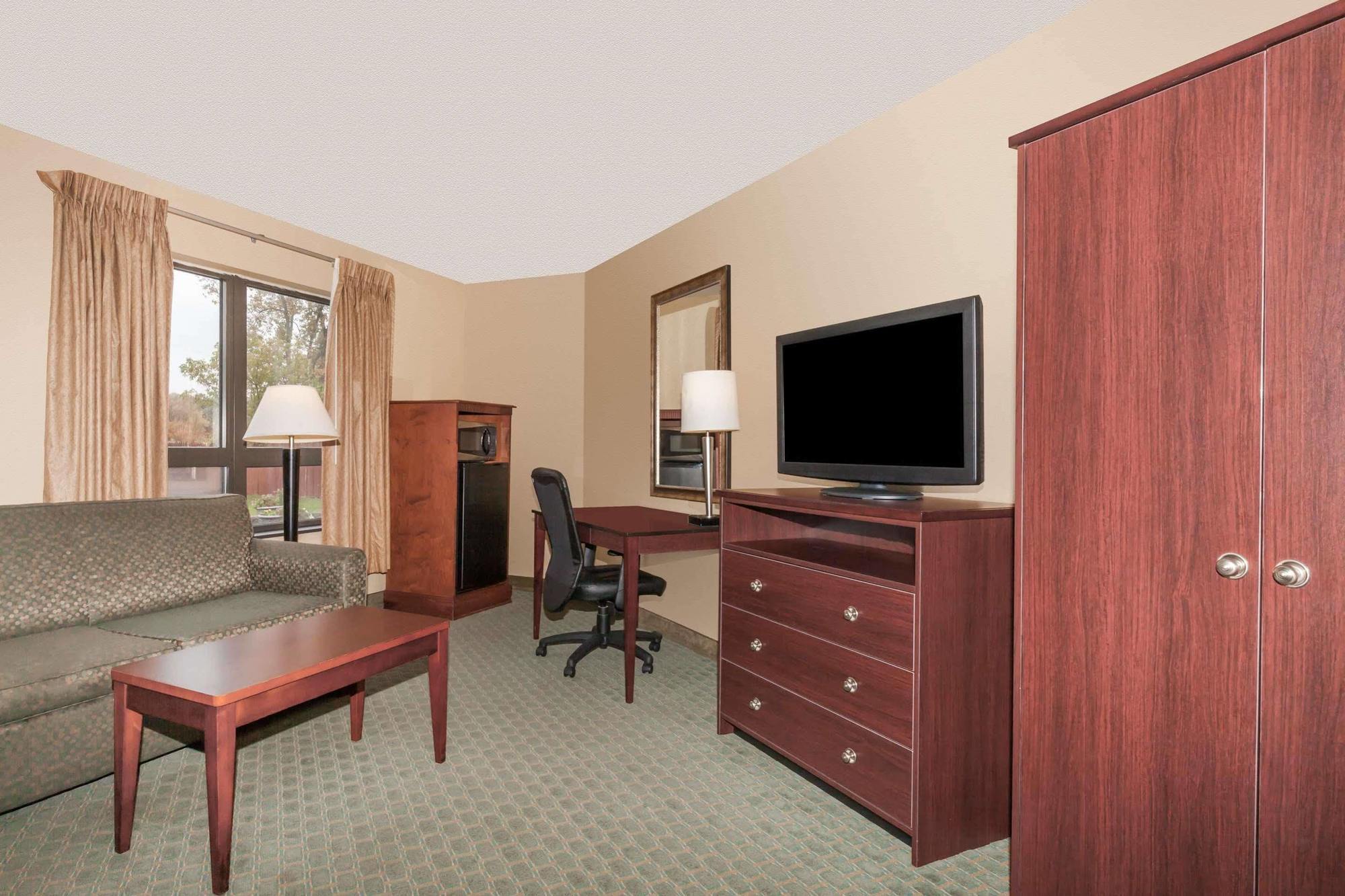 Days Inn By Wyndham Utica Ngoại thất bức ảnh