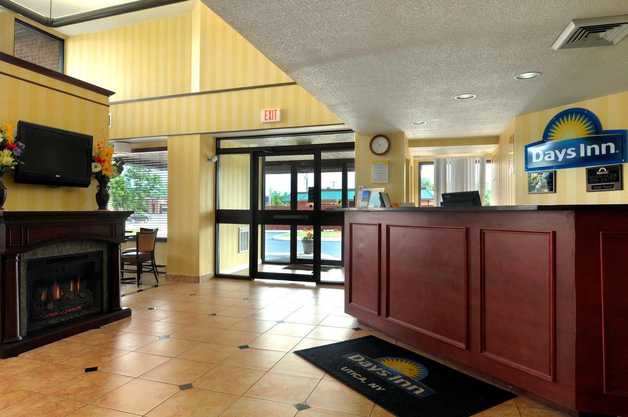 Days Inn By Wyndham Utica Ngoại thất bức ảnh